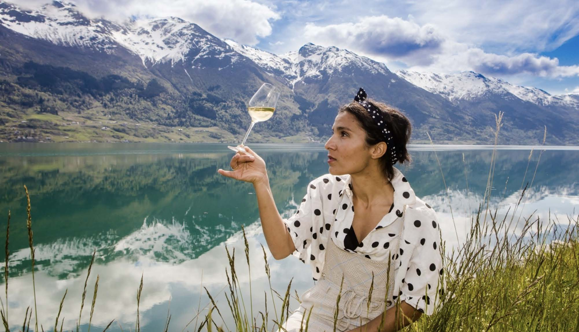 Smaking av sider med utsikt over fjorden